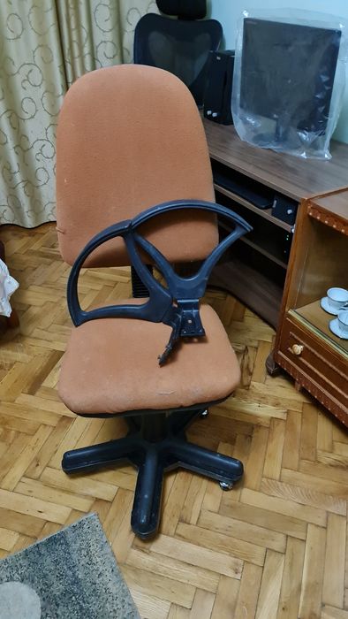Scaune diferite modele pt bucatarie ,hol ,etc pret  70 lei/bc