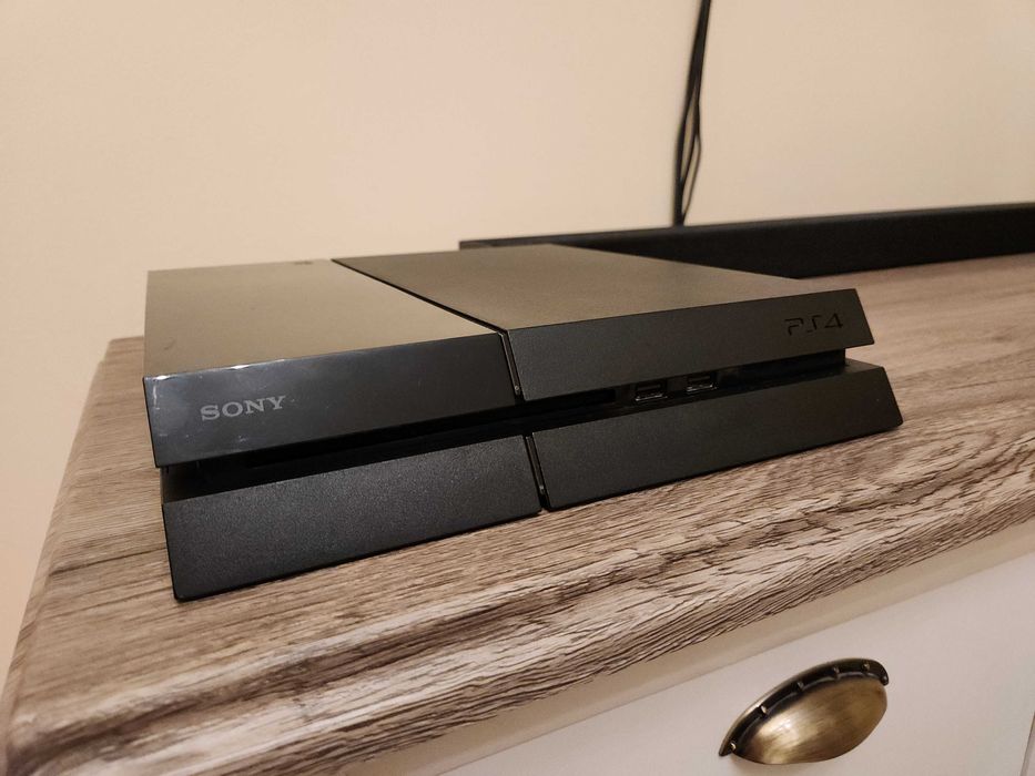 PlayStation 4 (PS4) 500GB - Complet functional, soft 11.02 (modabil)