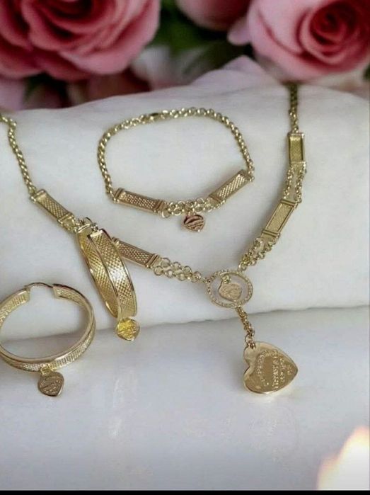 Set Tiffany placat (lant, bratara, cercei si inel)
Pret 180 lei ❤️