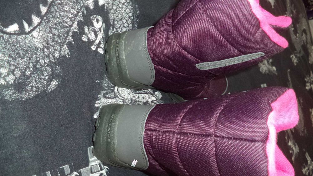 Продавам почти нови детски   ботуши  QUECHUA  от Декатлон - 38 номер