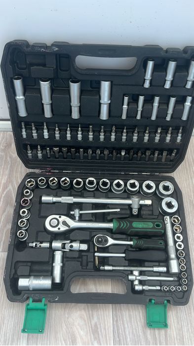 Продам инструмент набор