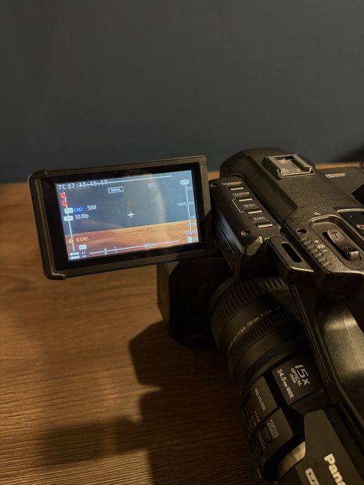 Vând cameră video Panasonic AG-UX90