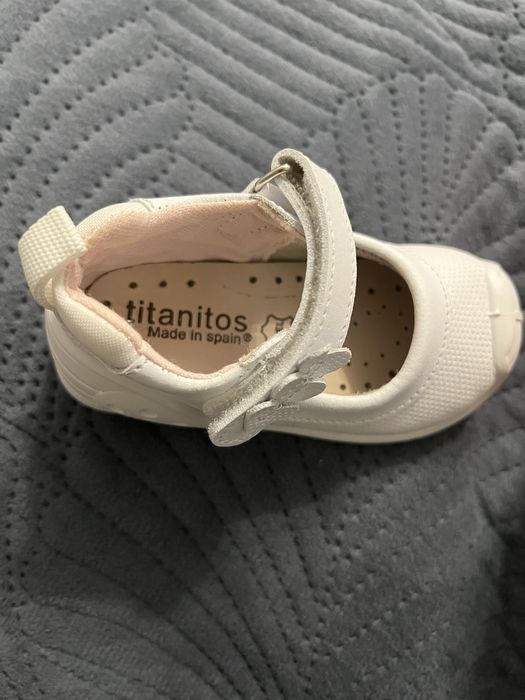 Сандалии Titanitos для первых шагов