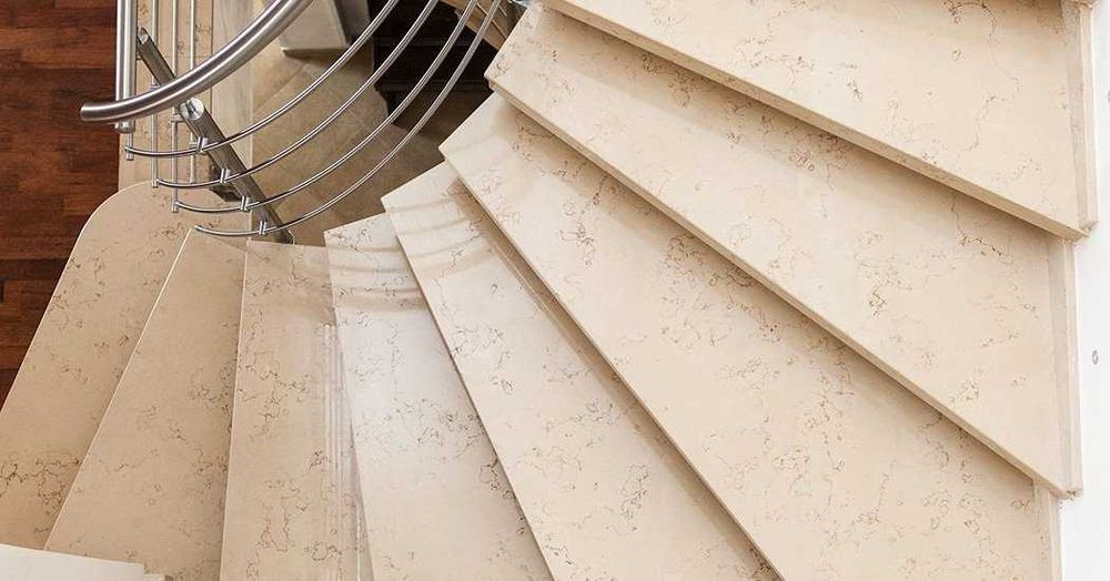 Лестница из искусственного камня (акрил, кварц), ступени, облицовка.