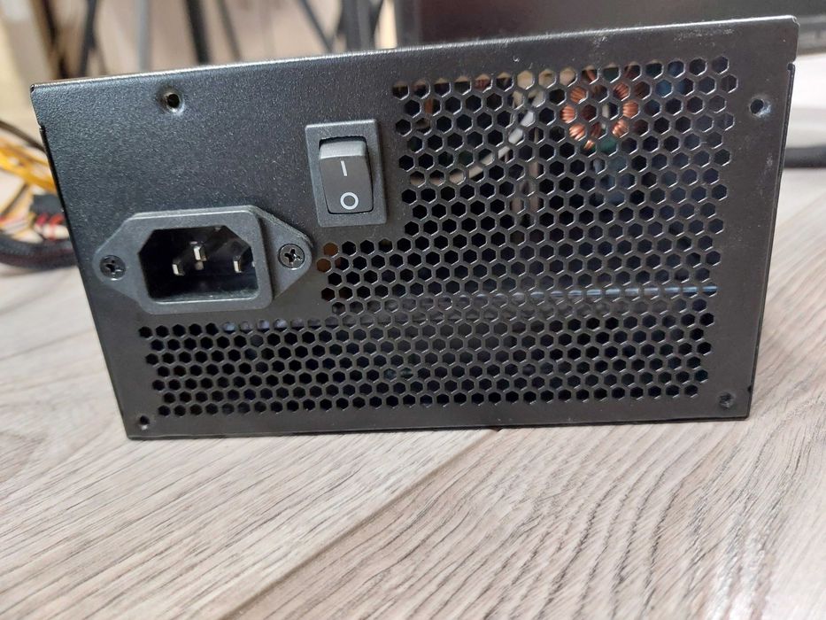 Монитор 23,8 inch + подарък эахранване 600W