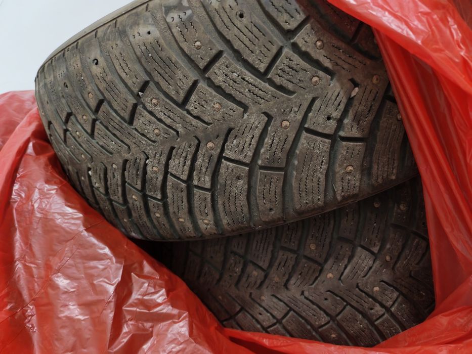 Шины зимние 225/50/17