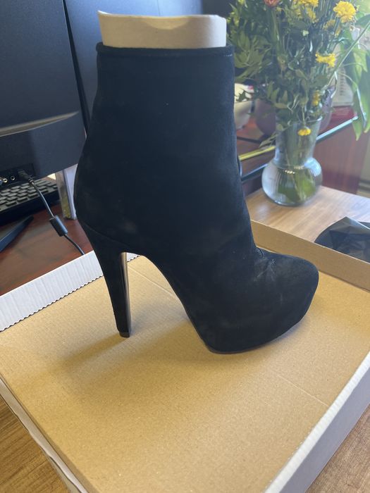 Botine piele intoarsa