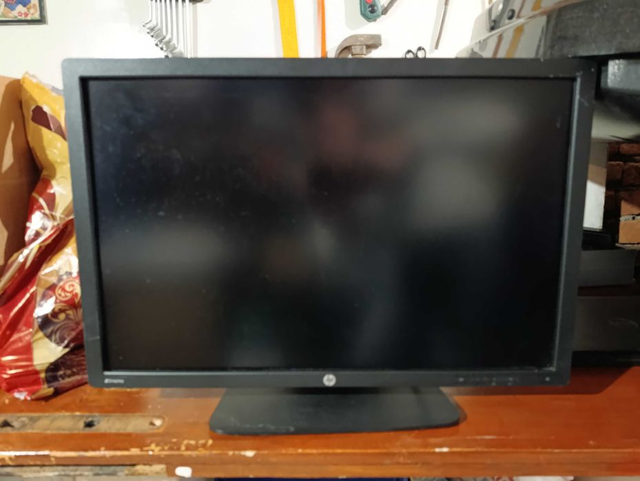 Професионален монитор HP Z24i