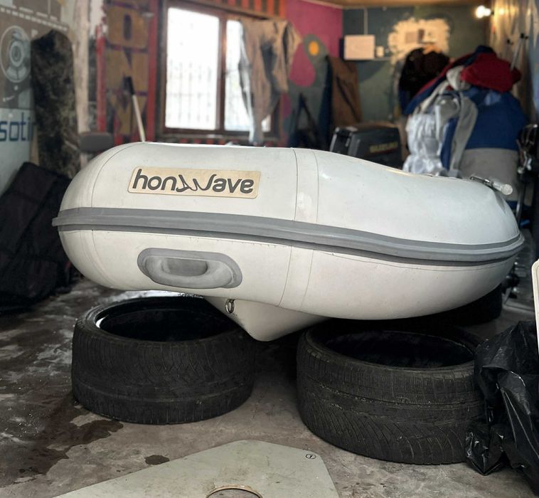 Лодка риб с мотор