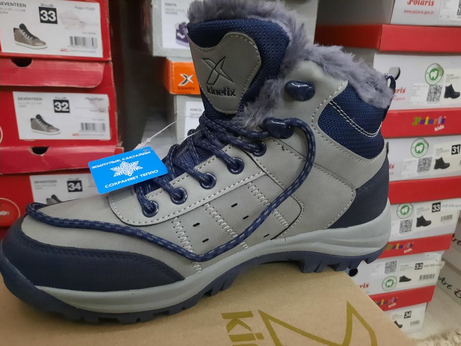 Продам детские тёплые ботинки