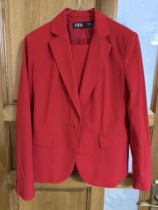 Costum Zara roșu