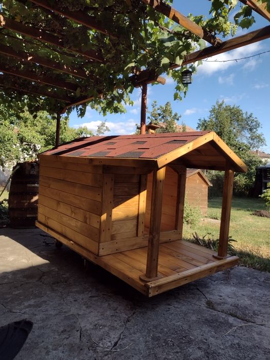 Кучешки къщи с веранди