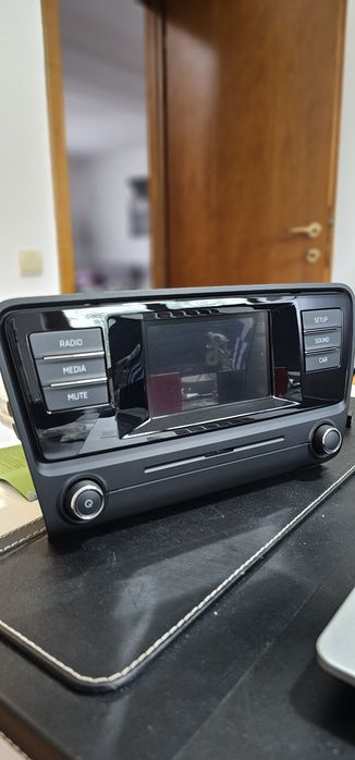 Radio swing 2016  toureen scos după Skoda Octavian 3 , folie originala pe touch-screen 
Preț 500 ron.