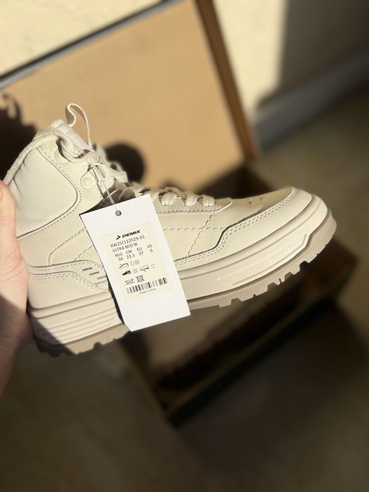 СРОЧНО !Продам новые кроссовки Demix Ultra Mid W