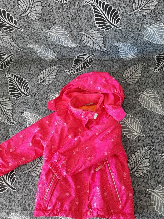 Продам теплую куртку на девочку