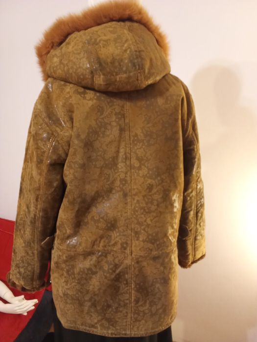 Haina femei din piele deosebita.
