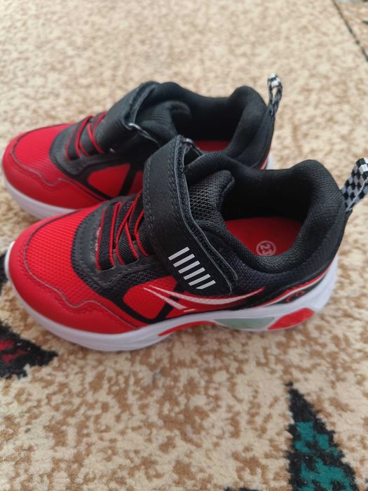 Adidasi copii...