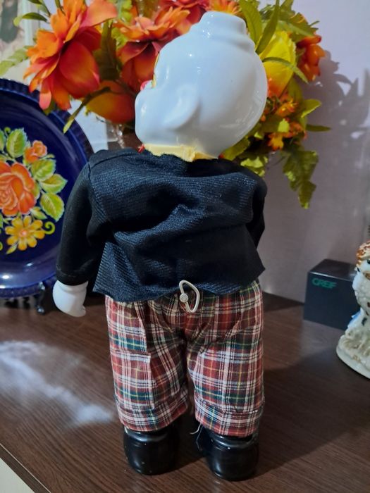 Порцеланов движеш музикален клоун