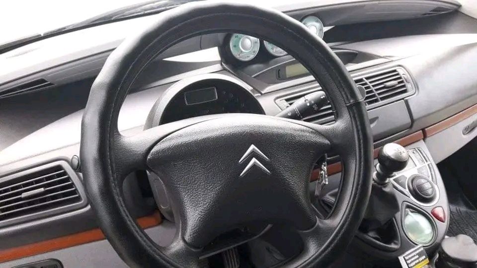 Продавам Ситроен С8