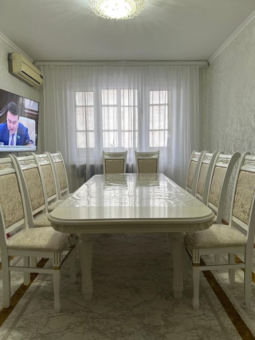 Продам гостиный стол со стульями