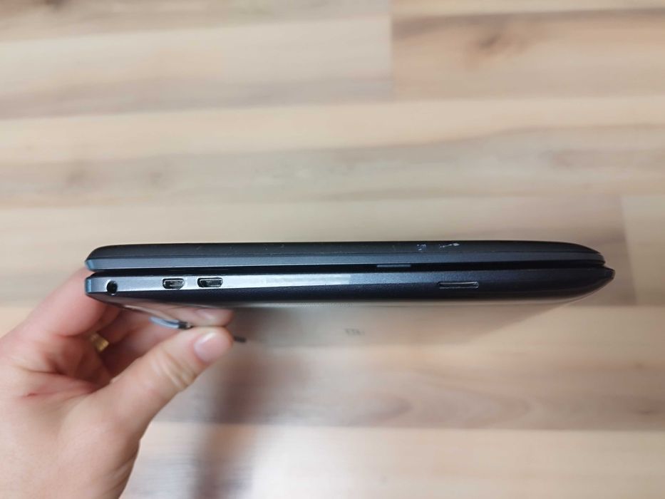 ASUS Transformers Book T100TA, dispozitiv 2-în-1 (tableta) touchscreen