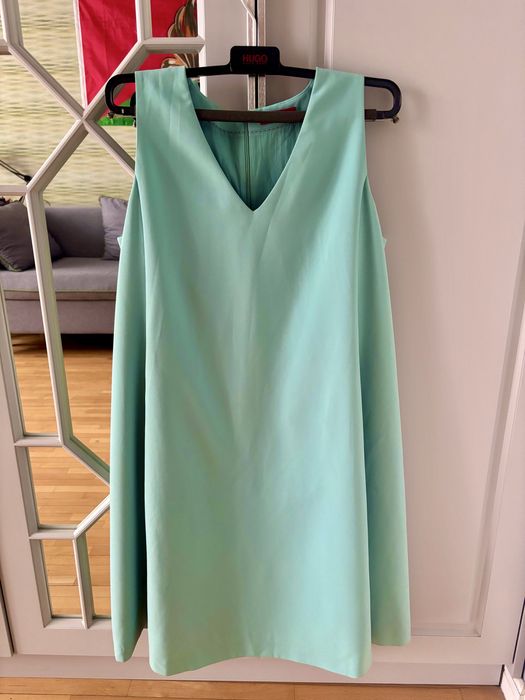 Платье HugoBoss продам