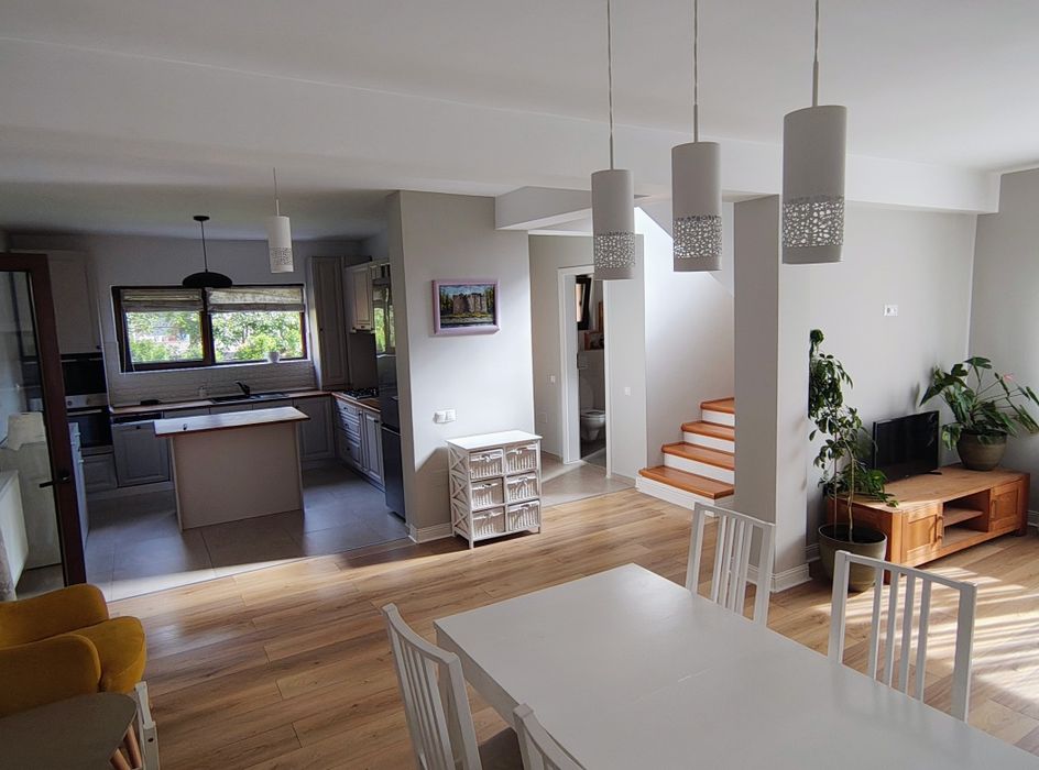 Casa duplex zona Terra,