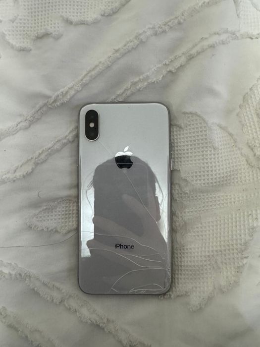 Телефон Iphone X в рабочем состоянии