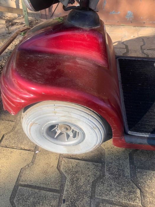 Скутер за трудноподвижни хора или инвалиди