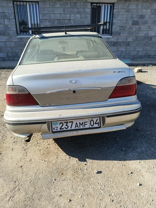 Автомобиль деу нексия