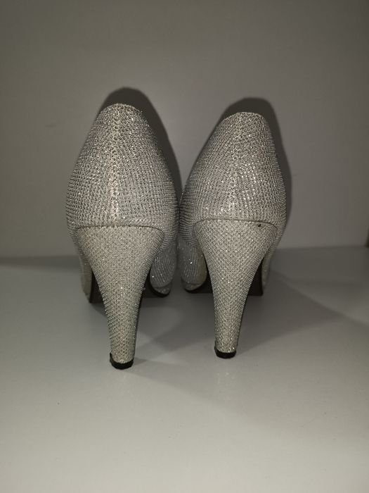 Сребърни обувки 37 номер