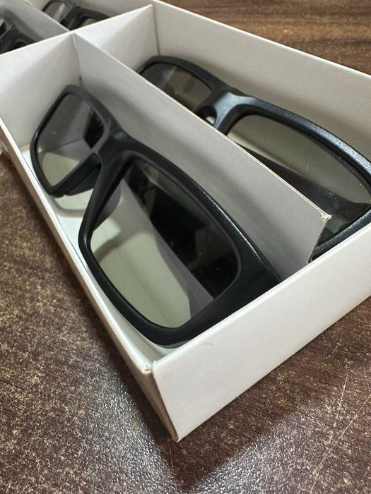 Продавам комплект 3D очила