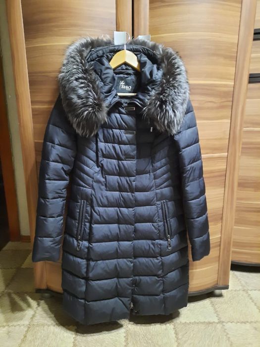 Качественный пуховик с чернобуркой р. 42-44