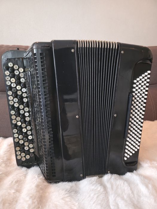 Продам баян Россия