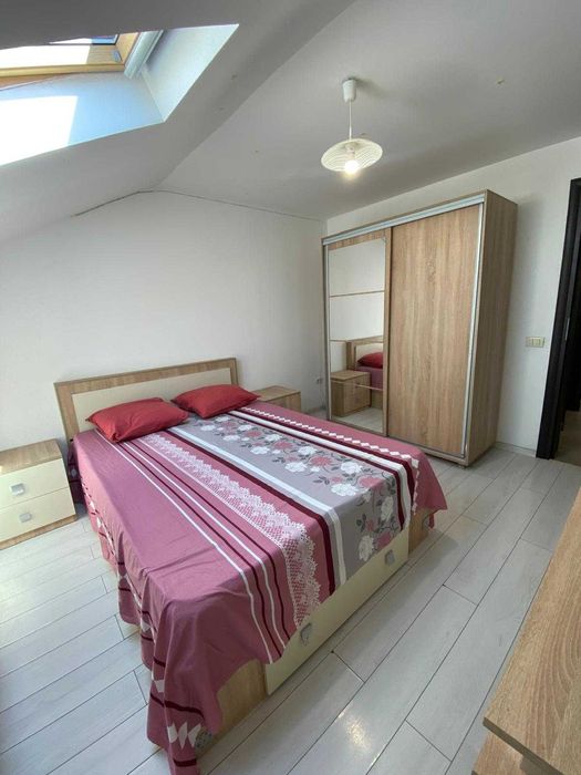Vand Ap 2 camere la MANSARDA . Sau schimb cu Ap 3 cam. Ofer diferenta.