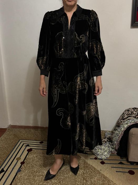 Продается черное велюровое платье