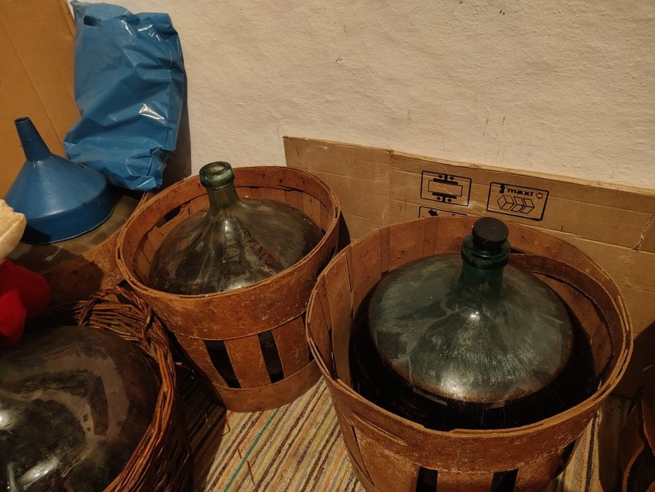 Damigene cu coș 50 litri.