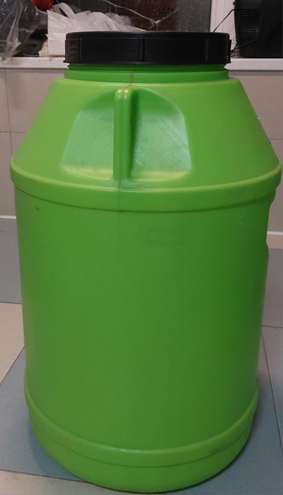 Продам бак пластиковый 90 литров