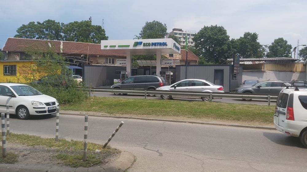 Продавам магазин