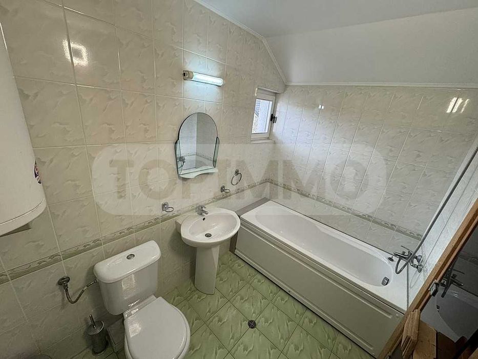 Просторна къща с басейн в село Рогачево