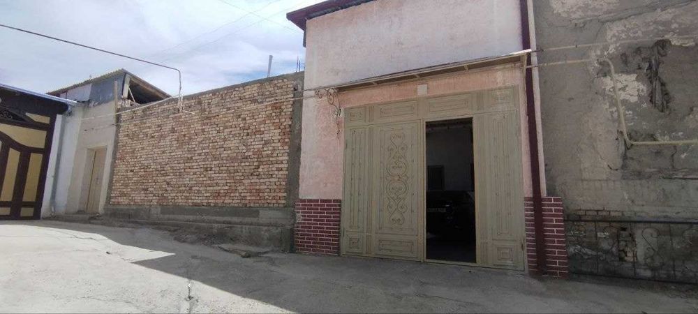 гпродается дом в центре  города Бухары.