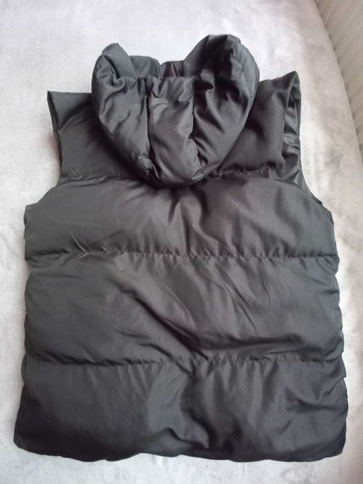 Дамски елек с качулка