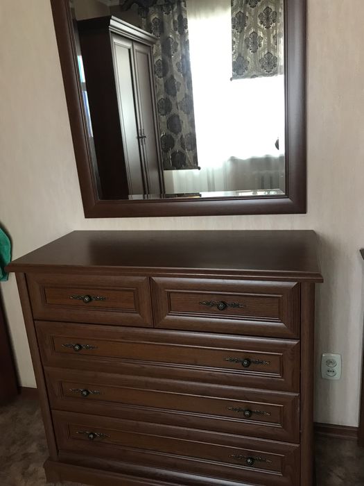 Продам комод с зеркалом
