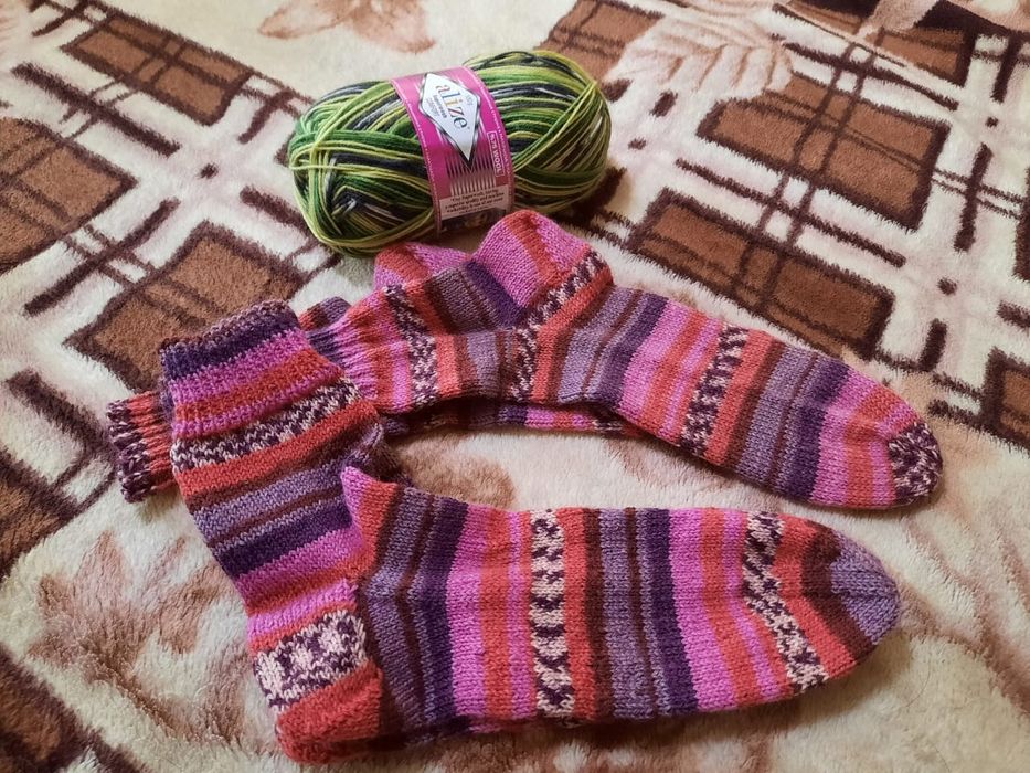 Вязаные носки  ручная работа