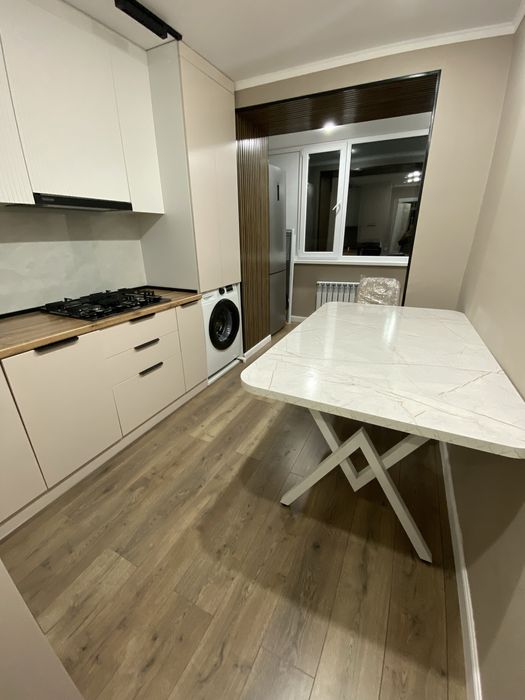 Продам стол обеденный