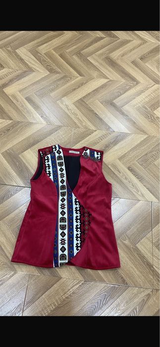 Продам недорого красивый национальный жилет