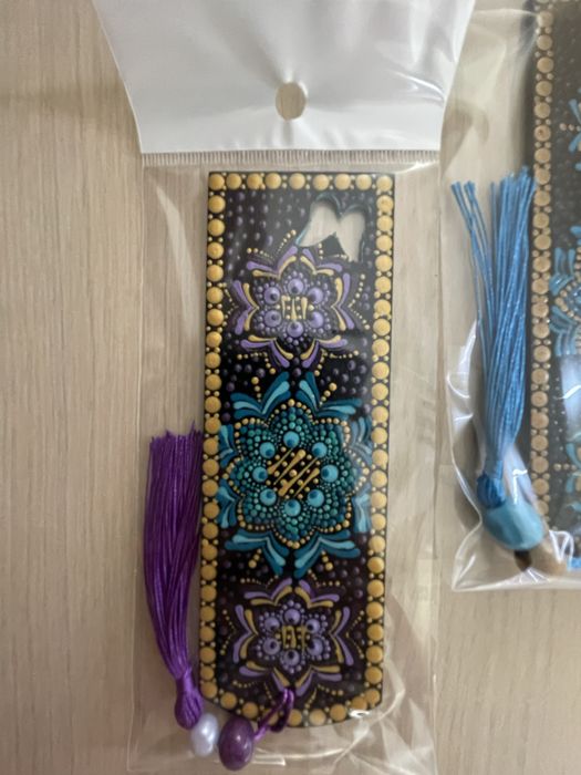 Semne de carte pictate in tehnica mandala