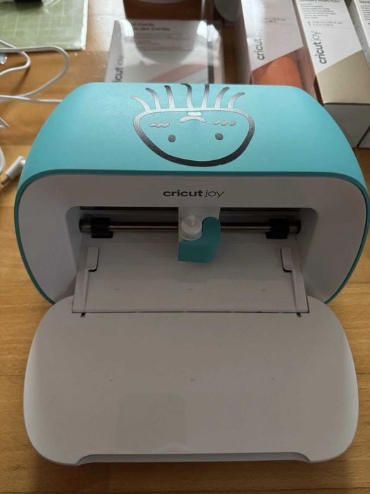 Режещ плотер Cricut Joy с аксесоари