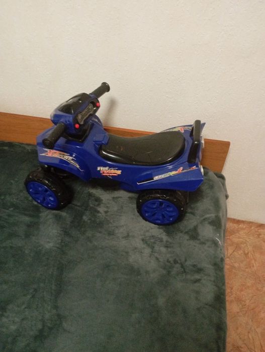 Бебшки колички и детско столче за хранене