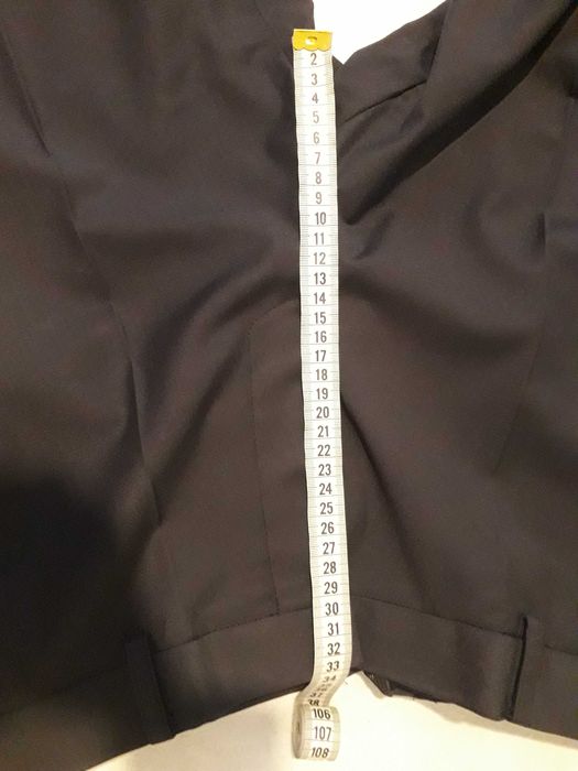 нов мъжки костюм от три части